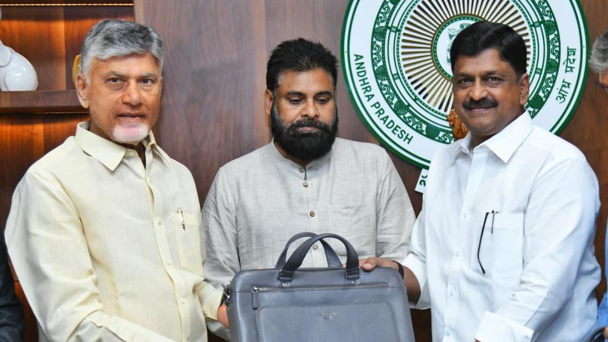 బడ్జెట్ సంఖ్యల్లో దాగిన నిజాలు ఏమిటి..? చంద్రబాబు ప్రభుత్వానికి ఎదురైన ఏడు కీలక ప్రశ్నలు