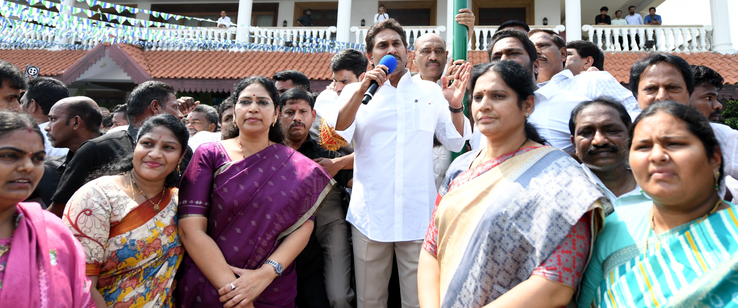 విలువల రాజకీయాలకు ప్రతీక వైయస్ఆర్సీపీ: వైయస్ జగన్